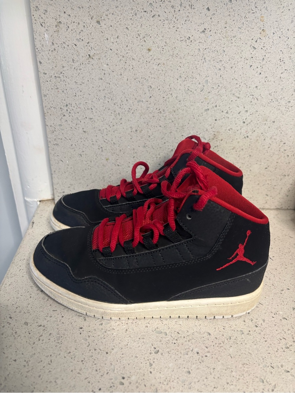 Boys size 13.5 Nike air Jordan shoes, #L1340